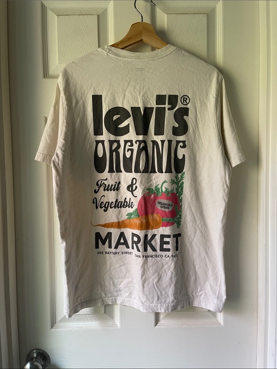 Levi's Tops - Levi's Organic Fruit & Vegetable Market Graphic Tee M